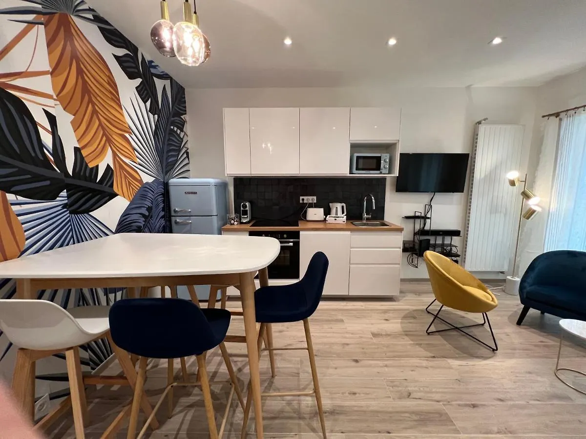 The Palm Central Paris - Comfort And Air Conditioning In The 9Th Apartman 0*,  Franciaország