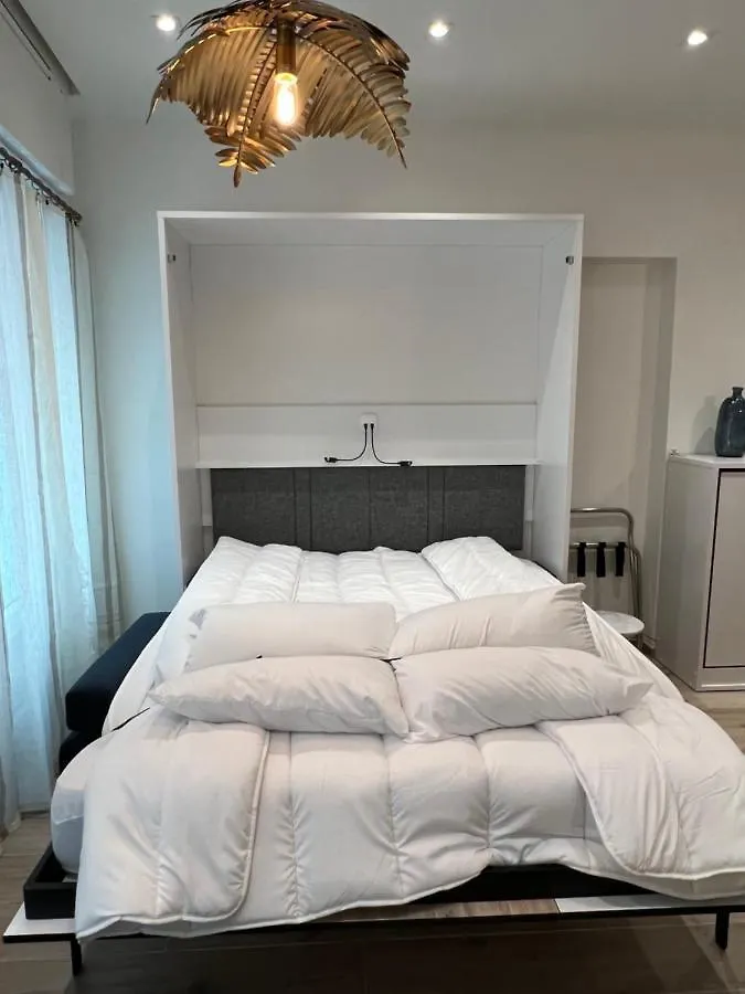 Apartment Ferienwohnung The Palm Central Paris - Comfort And Air Conditioning In The 9Th Frankreich